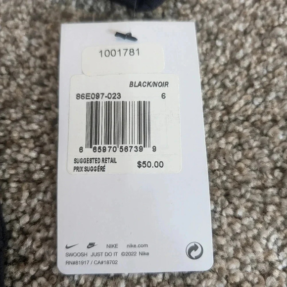 ⭐2/$25⭐New! Kids 6/7 Nike Black and white pullover hoodie Dri-Fit Therma-Fit - Picture 5 of 5